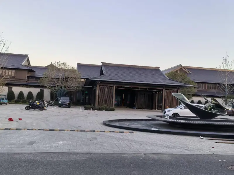 Tionscadal Linn Snámha Óstán Blueway: Runquan Kaiyuan Mingting (Brainse Baile Tae Longwu)